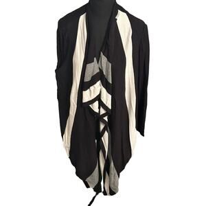 Avenue Brand Size 26/28 Women's Black And‎ White Sweater